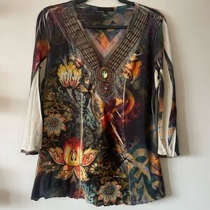 B.L.E.U.|Bohemian Floral Jeweled V-Neck Top|Medium|EUC